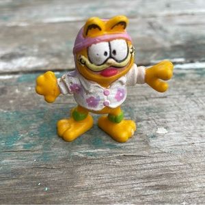 Garfield orange kitty cat cake topper figurine